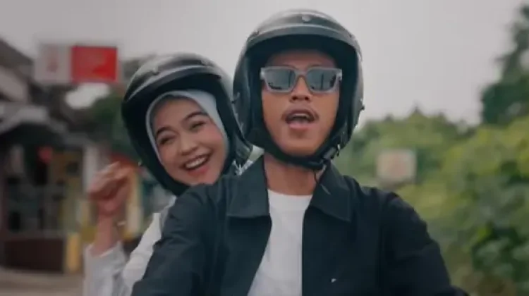 Lirik dan Terjemah "Legan - Aftershine" Terbaru Hasan Toys